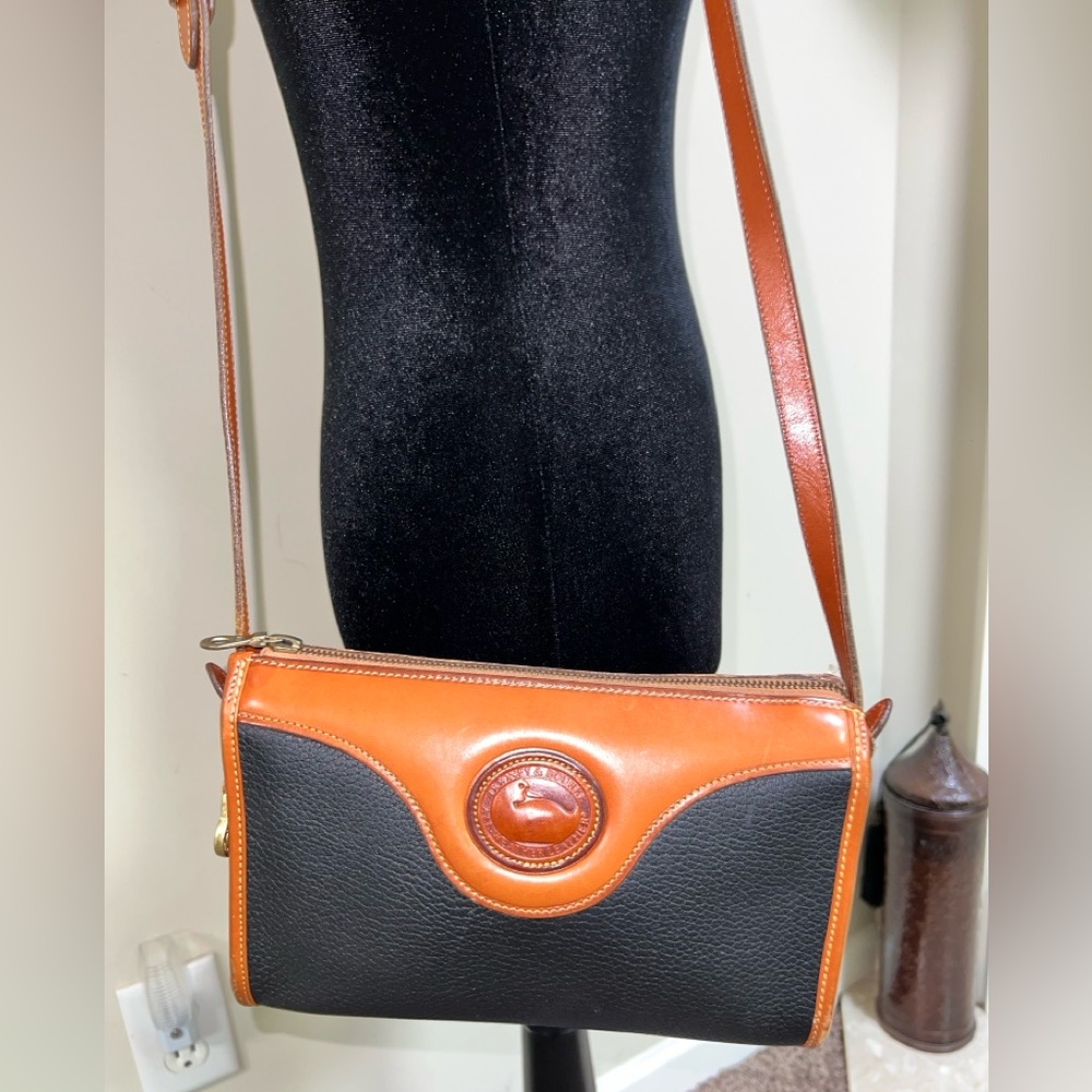 Vintage Dooney & Bourke All-Weather Leather Crossbody – Black & Tan – Duck Logo